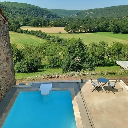 Gite Romantique Avec Jacuzzi Et Piscine Chauffee Corn