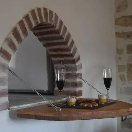 Gite Romantique Avec Jacuzzi Et Piscine Chauffee Сasa de vacaciones *