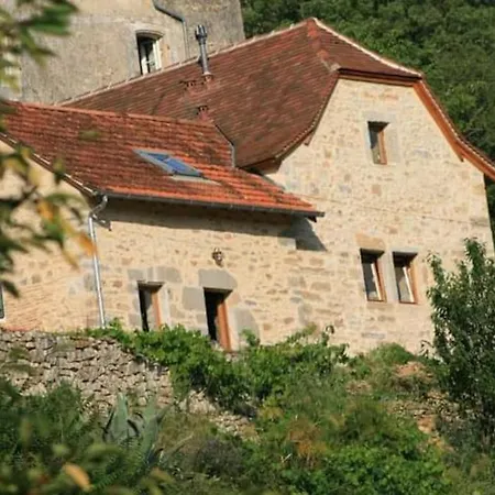 Сasa de vacaciones Gite Romantique Avec Jacuzzi Et Piscine Chauffee