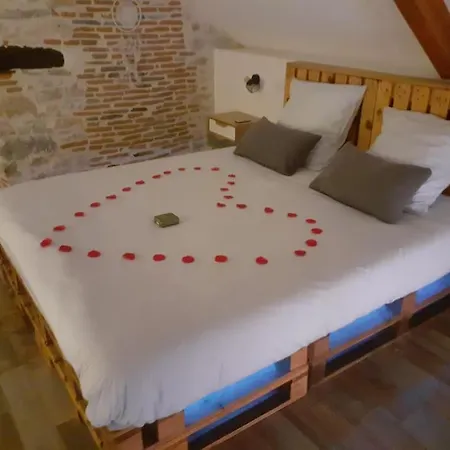 Gite Romantique Avec Jacuzzi Et Piscine Chauffee Сasa de vacaciones