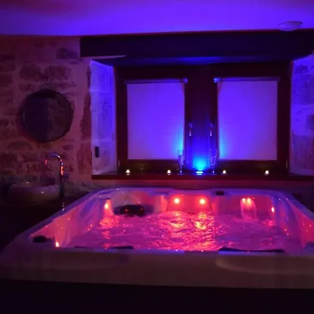 Gite Romantique Avec Jacuzzi Et Piscine Chauffee *