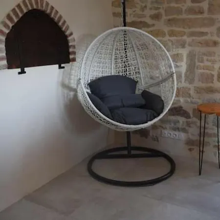 Сasa de vacaciones Gite Romantique Avec Jacuzzi Et Piscine Chauffee Corn