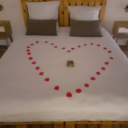 Gite Romantique Avec Jacuzzi Et Piscine Chauffee